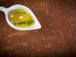 Соус из конопляного и оливкового масла для заправки